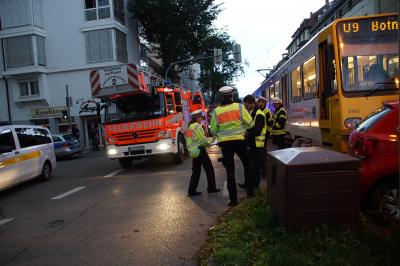 Stuttgart-West: Autofahrer wendet Verkehrswidrig und kollidiert mit Stadtbahn 